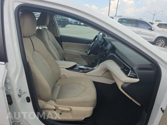 2024 Toyota Camry LE - miniatura 8