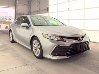 2024 Toyota Camry LE - miniatura 3