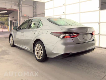2024 Toyota Camry LE - miniatura 6