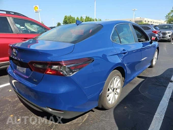 2024 Toyota Camry LE - miniatura 3