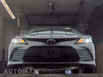 2024 Toyota Camry LE - miniatura 3