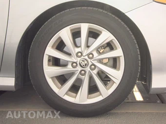 2024 Toyota Camry LE - miniatura 10