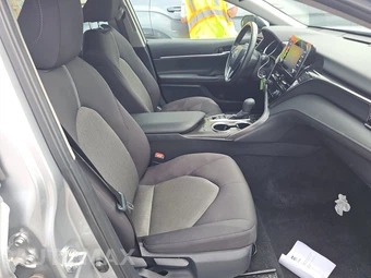 2024 Toyota Camry LE - miniatura 14