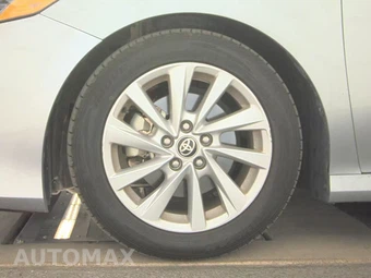 2024 Toyota Camry LE - miniatura 9