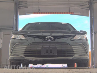 2024 Toyota Camry LE - miniatura 3