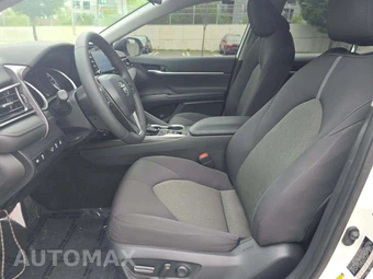 2024 Toyota Camry LE - miniatura 3