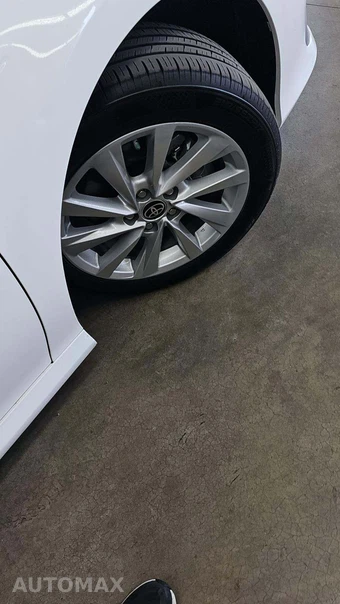 2024 Toyota Camry LE - miniatura 40