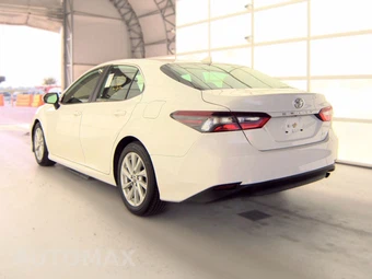2024 Toyota Camry LE - miniatura 6
