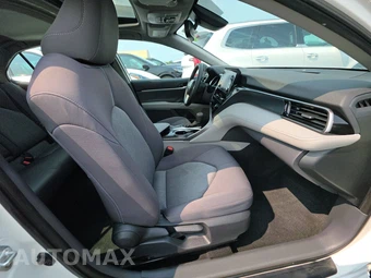 2024 Toyota Camry LE - miniatura 8