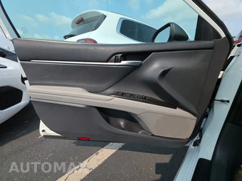 2024 Toyota Camry LE - miniatura 9