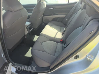 2024 Toyota Camry LE - miniatura 13