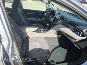 2024 Toyota Camry LE - miniatura 8