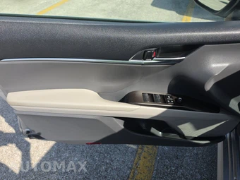 2024 Toyota Camry LE - miniatura 9