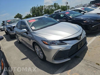2024 Toyota Camry LE - miniatura 3