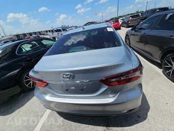 2024 Toyota Camry LE - miniatura 5