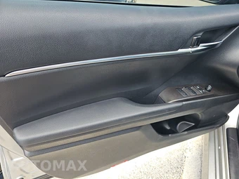 2024 Toyota Camry LE - miniatura 9