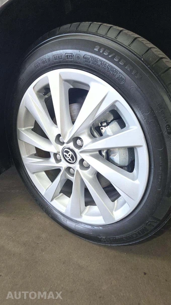 2024 Toyota Camry LE - miniatura 30