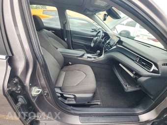 2024 Toyota Camry LE - miniatura 8