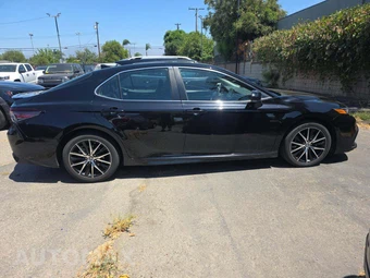 2024 Toyota Camry SE - miniatura 4