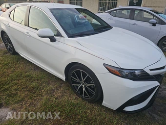 2024 Toyota Camry SE - miniatura 3