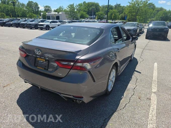 2024 Toyota Camry SE - miniatura 3