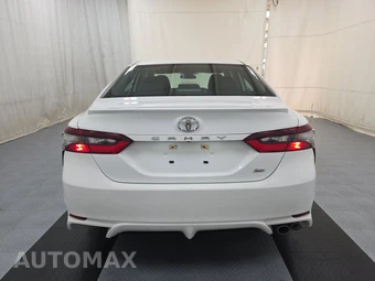 2024 Toyota Camry SE - miniatura 5