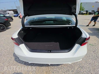 2024 Toyota Camry SE - miniatura 14