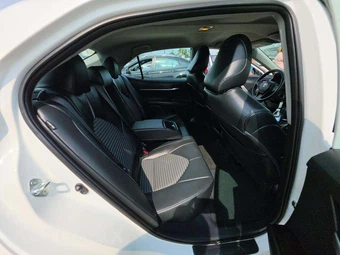2024 Toyota Camry SE - miniatura 16
