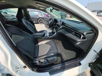 2024 Toyota Camry SE - miniatura 18