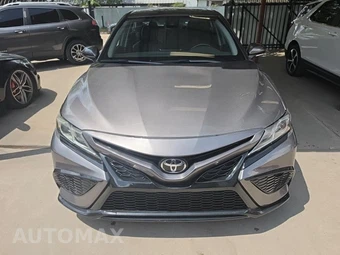 2024 Toyota Camry SE - miniatura 2