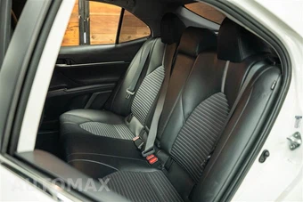 2024 Toyota Camry SE - miniatura 10