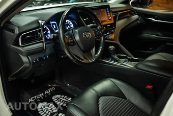 2024 Toyota Camry SE - miniatura 8