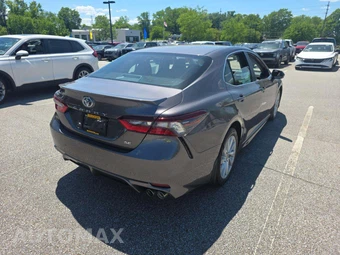 2024 Toyota Camry SE - miniatura 3