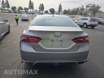 2024 Toyota Camry SE - miniatura 5