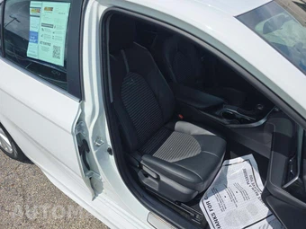 2024 Toyota Camry SE - miniatura 18