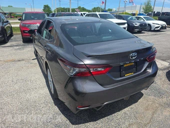 2024 Toyota Camry SE - miniatura 2
