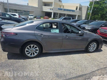 2024 Toyota Camry SE - miniatura 4