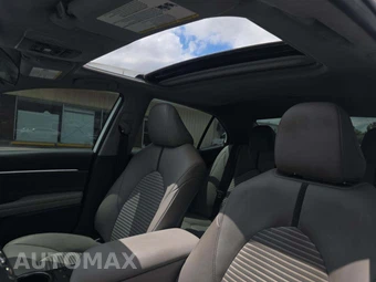 2024 Toyota Camry SE - miniatura 8