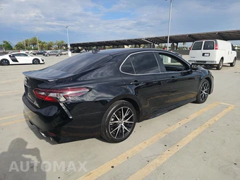 2024 Toyota Camry SE - miniatura 4
