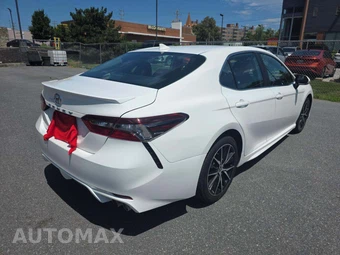 2024 Toyota Camry SE - miniatura 3