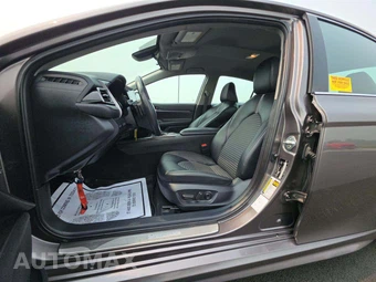 2024 Toyota Camry SE - miniatura 3