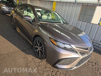 2024 Toyota Camry SE - miniatura 3