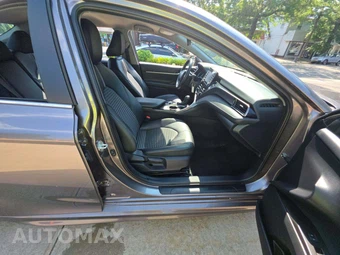 2024 Toyota Camry SE - miniatura 15