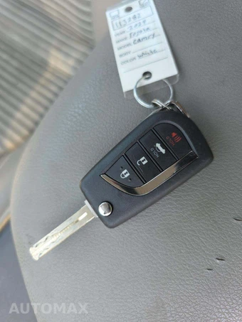 2024 Toyota Camry SE - miniatura 8