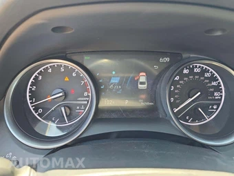 2024 Toyota Camry SE - miniatura 9