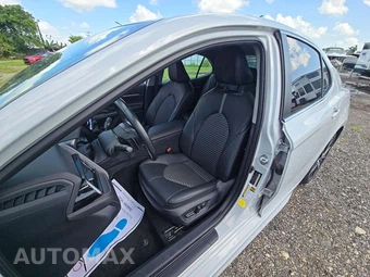 2024 Toyota Camry SE - miniatura 3