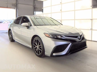 2024 Toyota Camry SE - miniatura 3