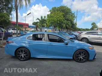 2024 Toyota Camry SE - miniatura 4