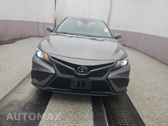 2024 Toyota Camry SE Nightshade - miniatura 2