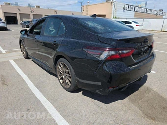 2024 Toyota Camry SE Nightshade - miniatura 2